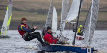 MURRAYS EMERGE FROM FOG TO WIN A ONE-RACE MONKEY